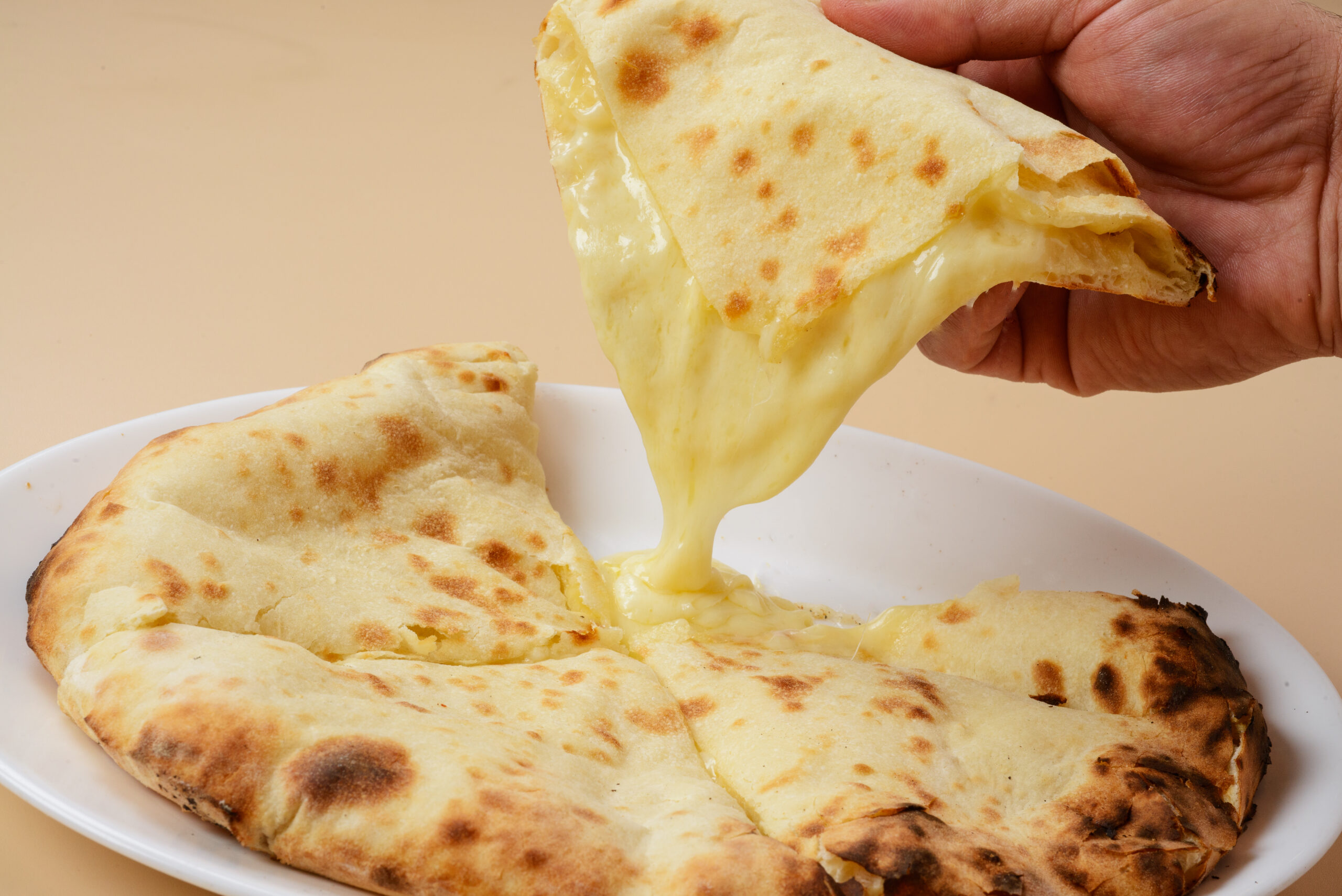 インド亭オリジナルチーズナン