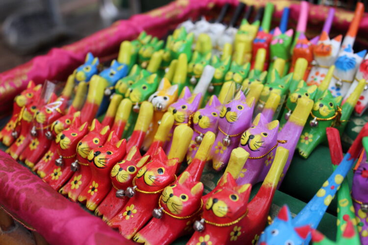 しっぽ立ちネコ