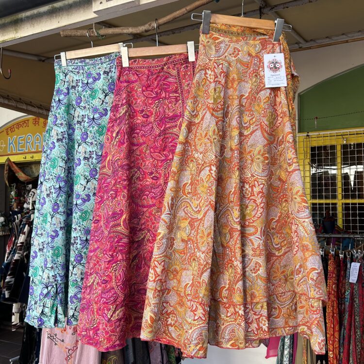 オールドサリーの巻きスカート