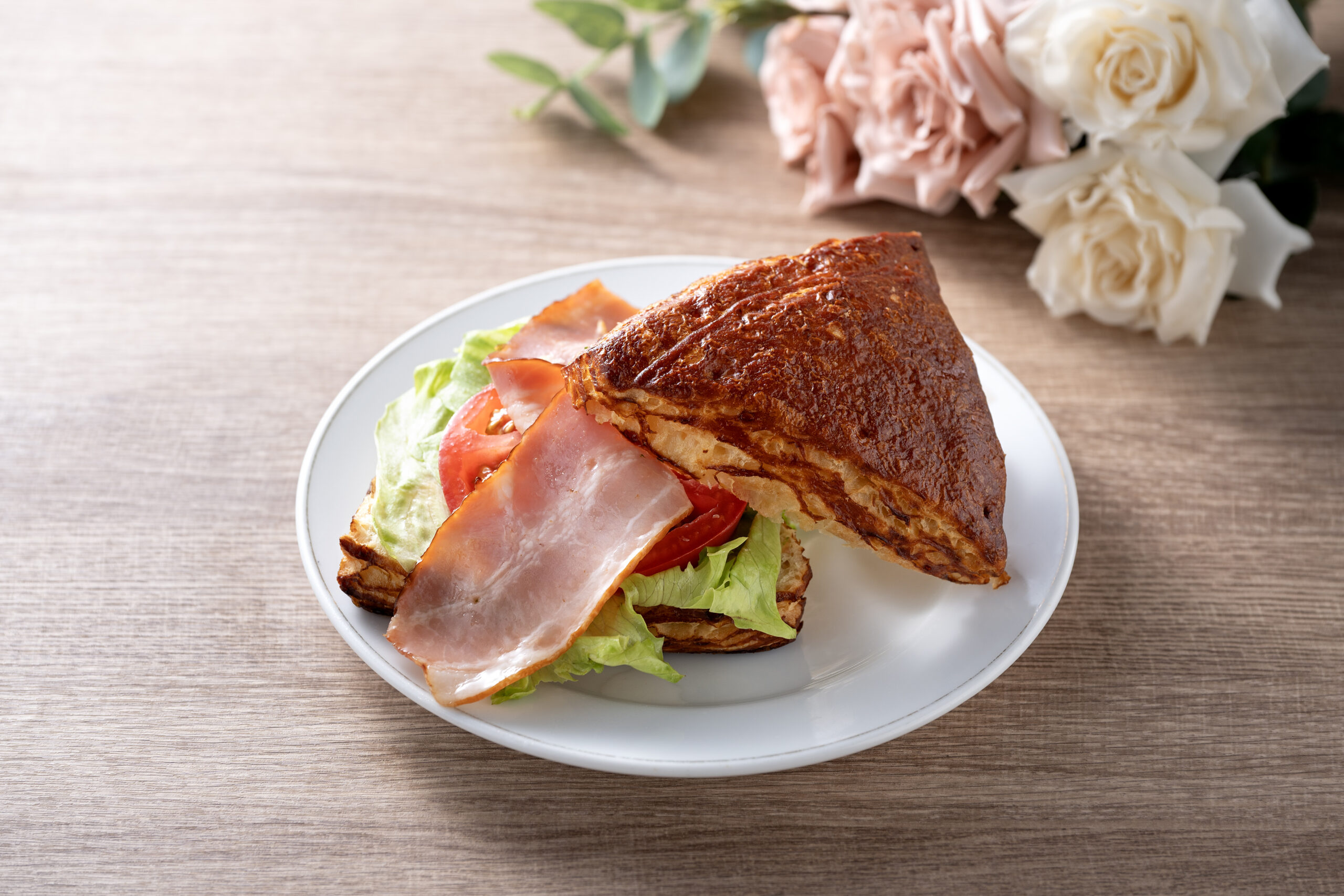 もっちり三角プレッツェルのベーコンサンド