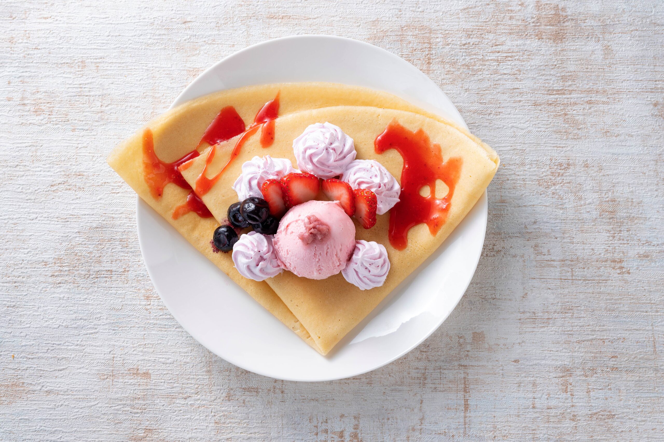 桜香るいちごクレープ