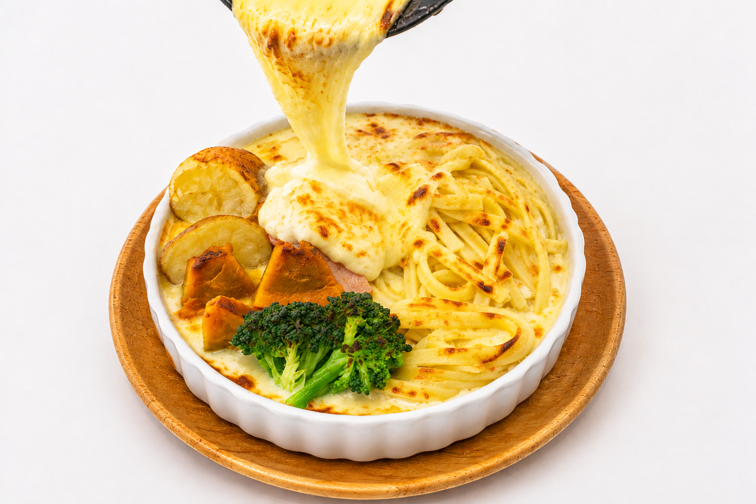 ラクレットチーズとヌイユの焼きパスタ
